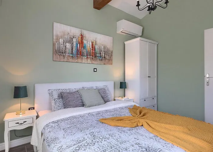 Krasna Kuca * Пула