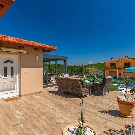 Krasna Kuca * 普拉