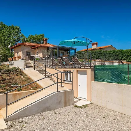 Krasna Kuca 度假居 *