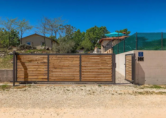 Krasna Kuca 度假居 *